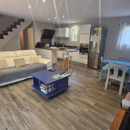 Climatisee 3 Pieces, Piscine Partagee, Proche Centre A - Fr-1-780-64 Holiday home *