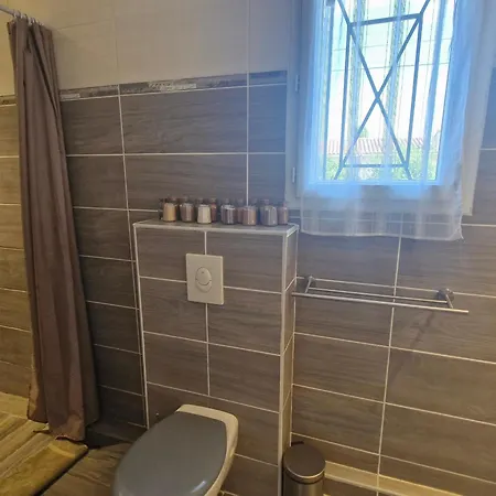 Climatisee 3 Pieces, Piscine Partagee, Proche Centre A - Fr-1-780-64 * Sainte-Maxime