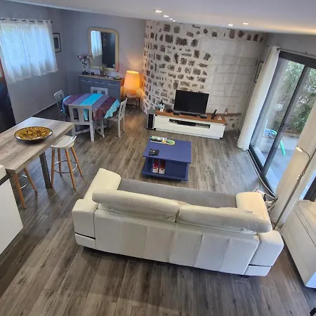 3 Pièces Climatisée, Terrasse, Piscine, Proche Commerces Et Centre-ville – - Fr-1-780-64