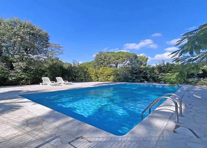 Hébergement de vacances 3 Pièces Climatisée, Terrasse, Piscine, Proche Commerces Et Centre-ville – - Fr-1-780-64 *