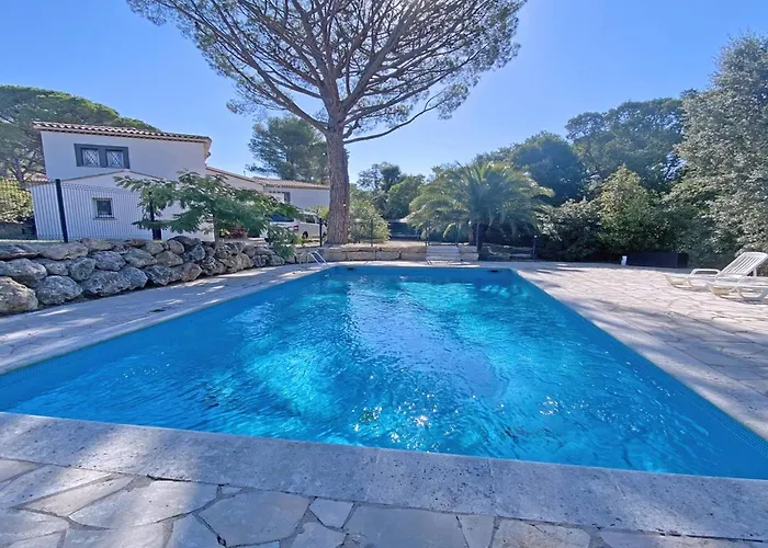 3 Pièces Climatisée, Terrasse, Piscine, Proche Commerces Et Centre-ville – - Fr-1-780-64 *