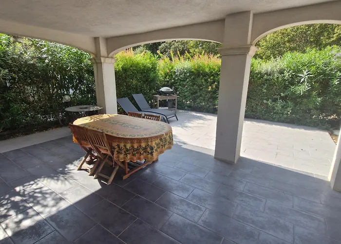 Hébergement de vacances 3 Pièces Climatisée, Terrasse, Piscine, Proche Commerces Et Centre-ville – - Fr-1-780-64