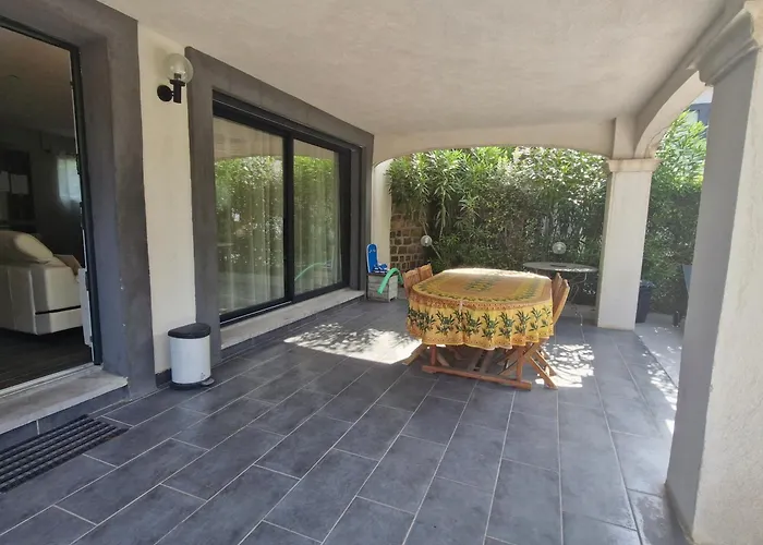 3 Pièces Climatisée, Terrasse, Piscine, Proche Commerces Et Centre-ville – - Fr-1-780-64 Hébergement de vacances Sainte-Maxime