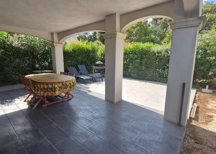 3 Pièces Climatisée, Terrasse, Piscine, Proche Commerces Et Centre-ville – - Fr-1-780-64 Sainte-Maxime