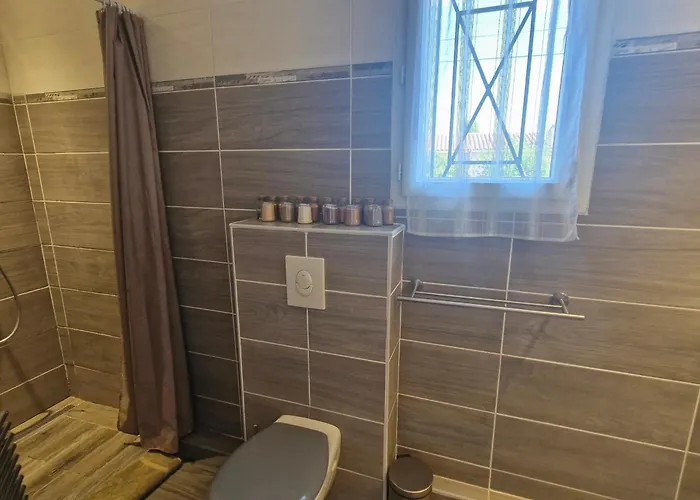 3 Pièces Climatisée, Terrasse, Piscine, Proche Commerces Et Centre-ville – - Fr-1-780-64 * Sainte-Maxime