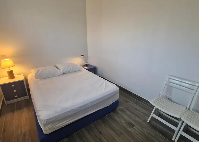 Hébergement de vacances 3 Pièces Climatisée, Terrasse, Piscine, Proche Commerces Et Centre-ville – - Fr-1-780-64