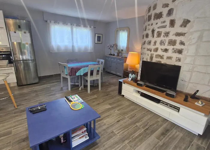 3 Pièces Climatisée, Terrasse, Piscine, Proche Commerces Et Centre-ville – - Fr-1-780-64 * Sainte-Maxime