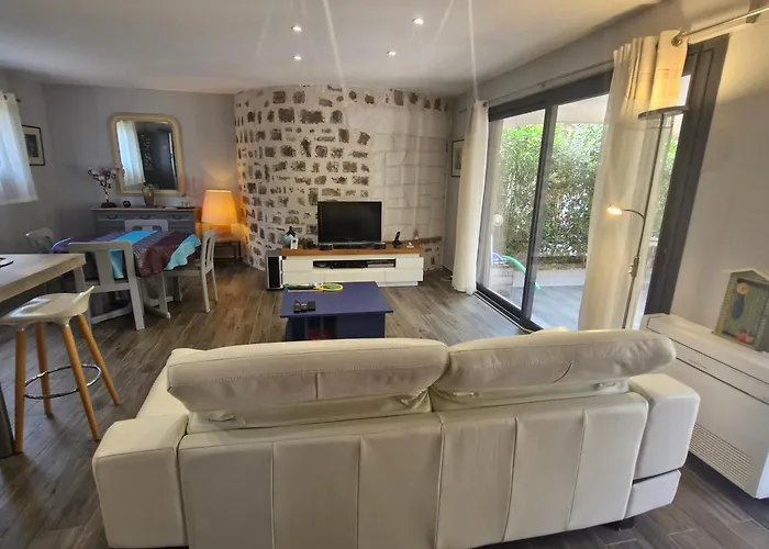 3 Pièces Climatisée, Terrasse, Piscine, Proche Commerces Et Centre-ville – - Fr-1-780-64 Sainte-Maxime