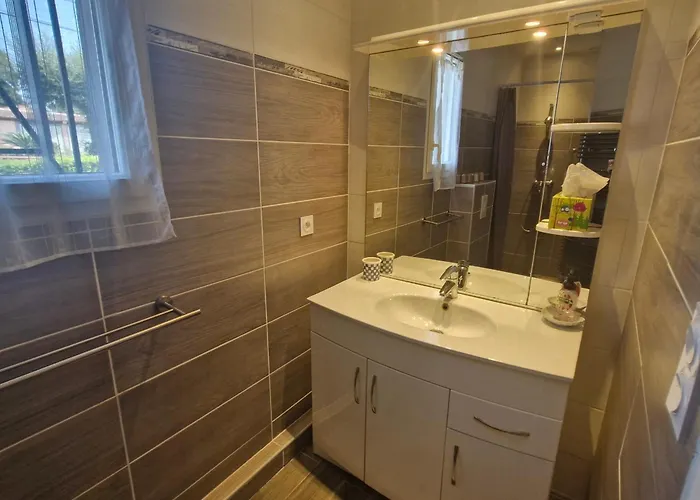 3 Pièces Climatisée, Terrasse, Piscine, Proche Commerces Et Centre-ville – - Fr-1-780-64 Hébergement de vacances